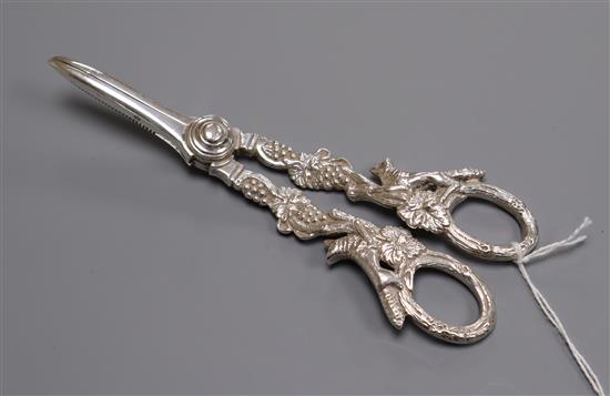 A pair of 1960s silver grape shears by Israel Freeman & Sons, 16cm.
